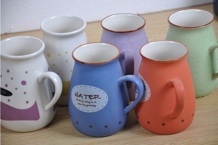Copo cerâmico da caneca do café, copos cerâmicos personalizados relativos à promoção do logotipo