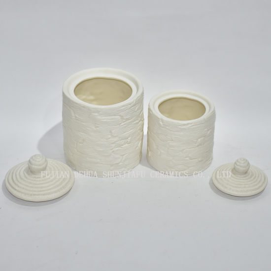 Canister de cerâmica branca, um bom assistente de armazenamento para decoração de casa
