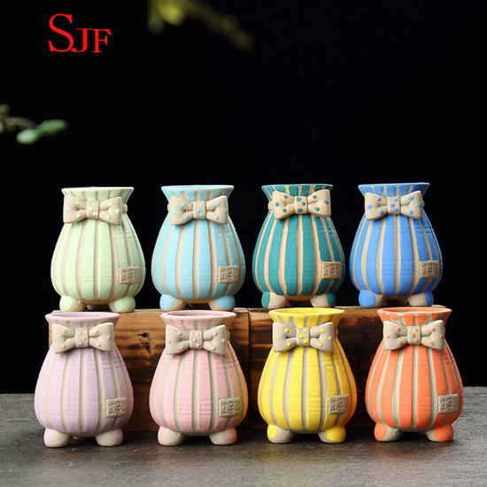 Vaso de cerâmica pintado à mão simples criativo de cerâmica.