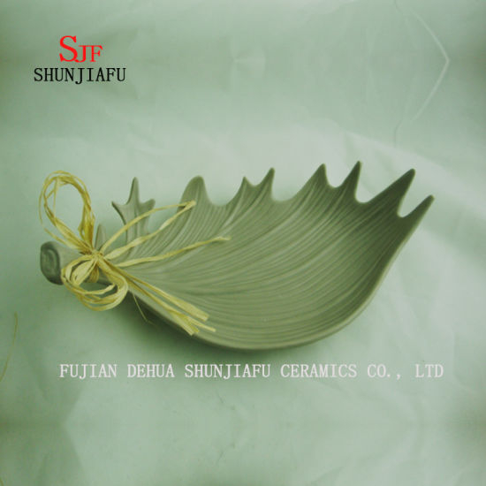 A Forma dos chifres apresenta pratos decorativos criativos de três tamanhos, pratos de cerâmica / M