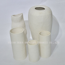 Mercadorias cerâmicos chineses. Vaso de flor de Ikebana. Branco