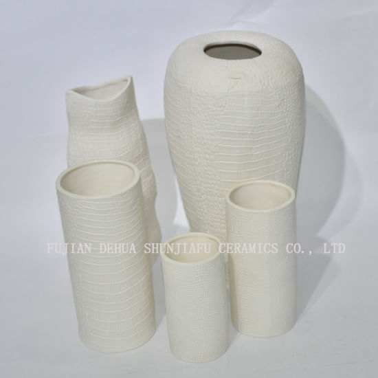 Mercadorias cerâmicos chineses. Vaso de flor de Ikebana. Branco