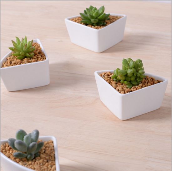 Vaso de mesa combinado com triângulo de cerâmica