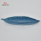 Acabamento de prato de jantar de molho de cerâmica de folha azul brilhante mergulhando prato