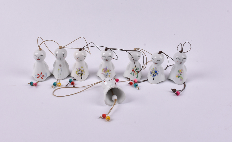 Sinos de jardim de bonecas ensolaradas japonesas encantadoras sinos de vento de cer&acirc;mica (o estilo pode variar)