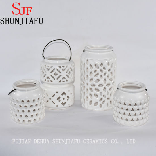 Lanterna de cerâmica lindamente esculpida, branca
