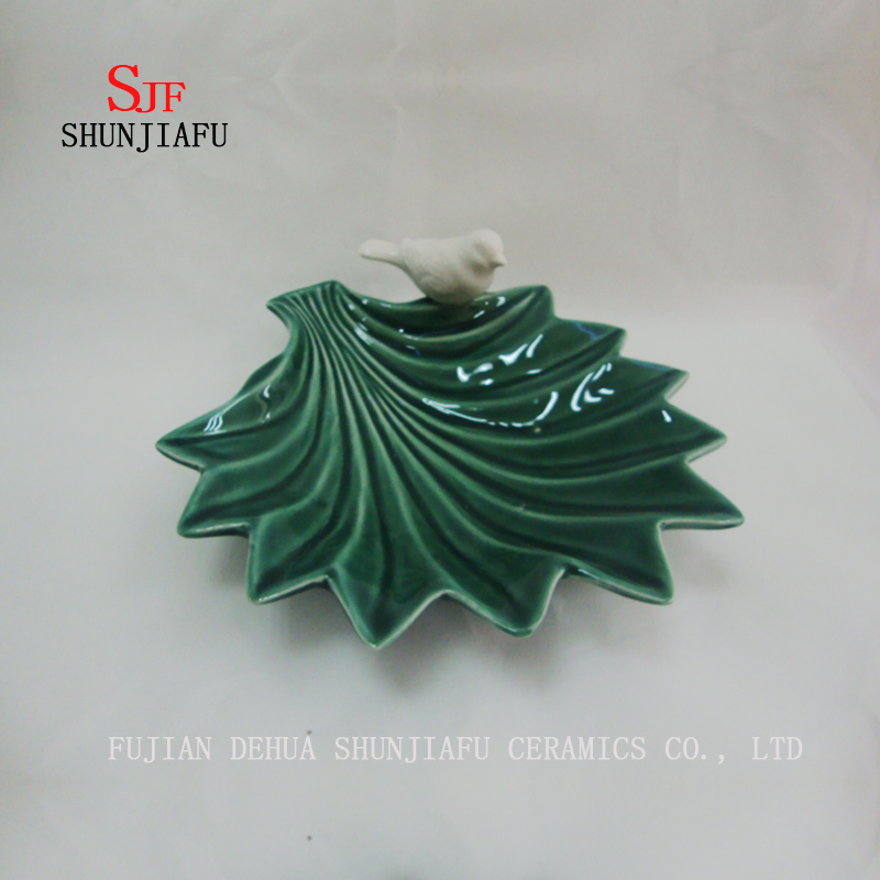 Molho de prato cer&acirc;mico Hq da folha verde que mergulha a placa da lou&ccedil;a