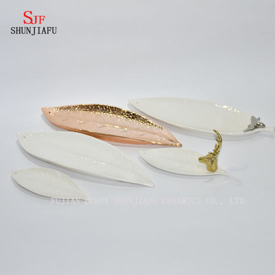 A forma de folha atrativa galvanizou a placa / pratos / louça da decoração cerâmica