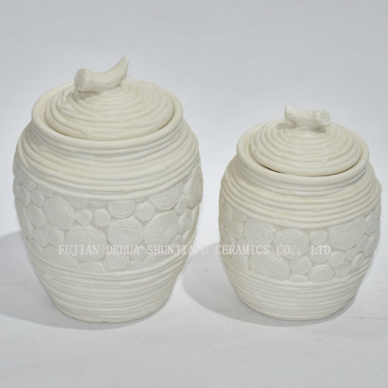 Canister de cerâmica branca, um bom assistente de armazenamento para decoração de casa