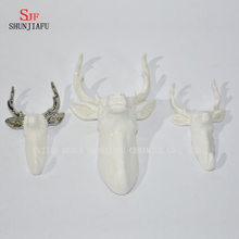 Decoração cerâmica branca da parede da cabeça dos cervos da taxidermia
