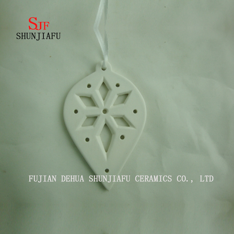 uma variedade de enfeites de natal presentes do partido festival decora&ccedil;&atilde;o de &aacute;rvore pendurada / e