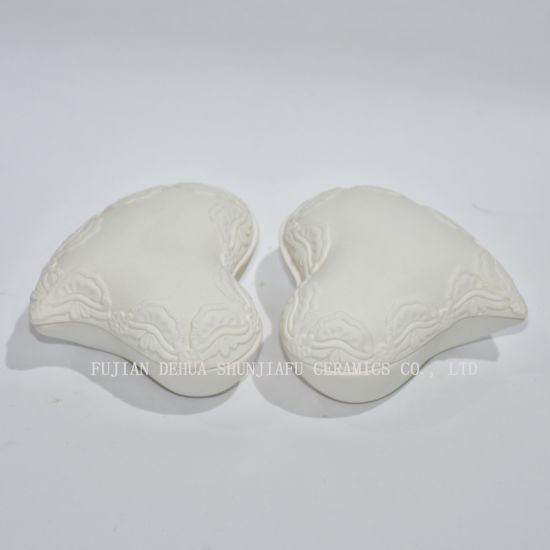 Projeto levantado decorativo do coração Suporte cerâmico branco / parte superior da cômoda joias