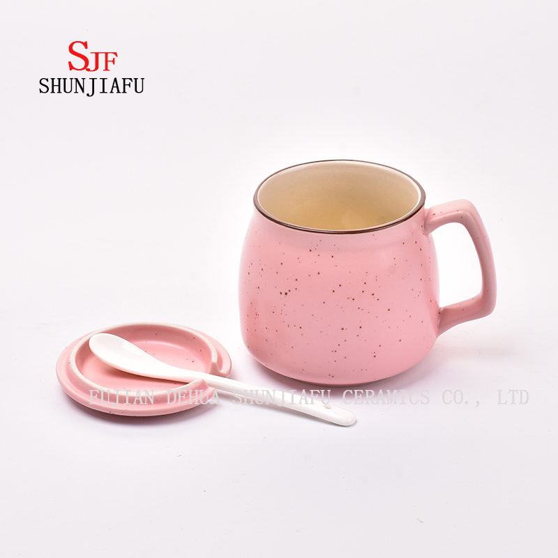 Caneca de cer&acirc;mica criativa com tampa. X&iacute;cara de caf&eacute; da manh&atilde;