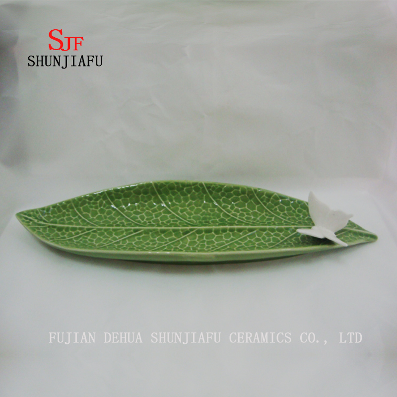 Molho de prato cer&acirc;mico Hq da folha verde que mergulha a placa da lou&ccedil;a