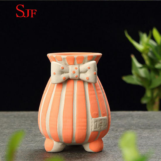 Vaso de cerâmica pintado à mão simples criativo de cerâmica.