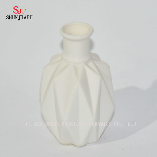 Vaso de cerâmica único e simples