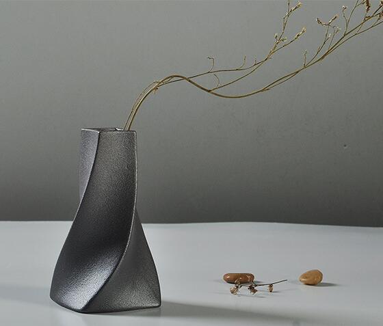 Artigos de decora&ccedil;&atilde;o em cer&acirc;mica para decora&ccedil;&atilde;o de casa em vaso preto