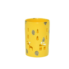 Árvore de natal oca, esmaltado amarelo, velas de cerâmica, lanternas