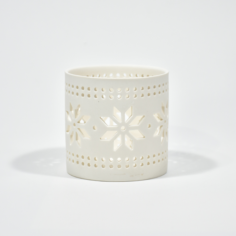 Porcelana branca Circular Hollow out estilo floco de neve civil hollow out padrão de vela de vela