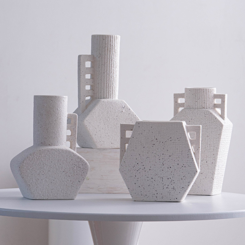 Vaso de porcelana branca atemporal - peça central floral versátil para qualquer espaço