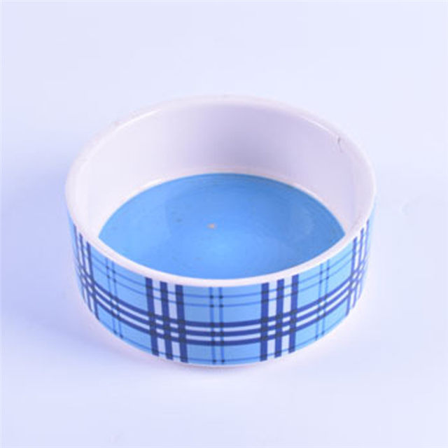 Bacia cerâmica azul do cão e da bacia do cão do alimentador cerâmico do animal de estimação