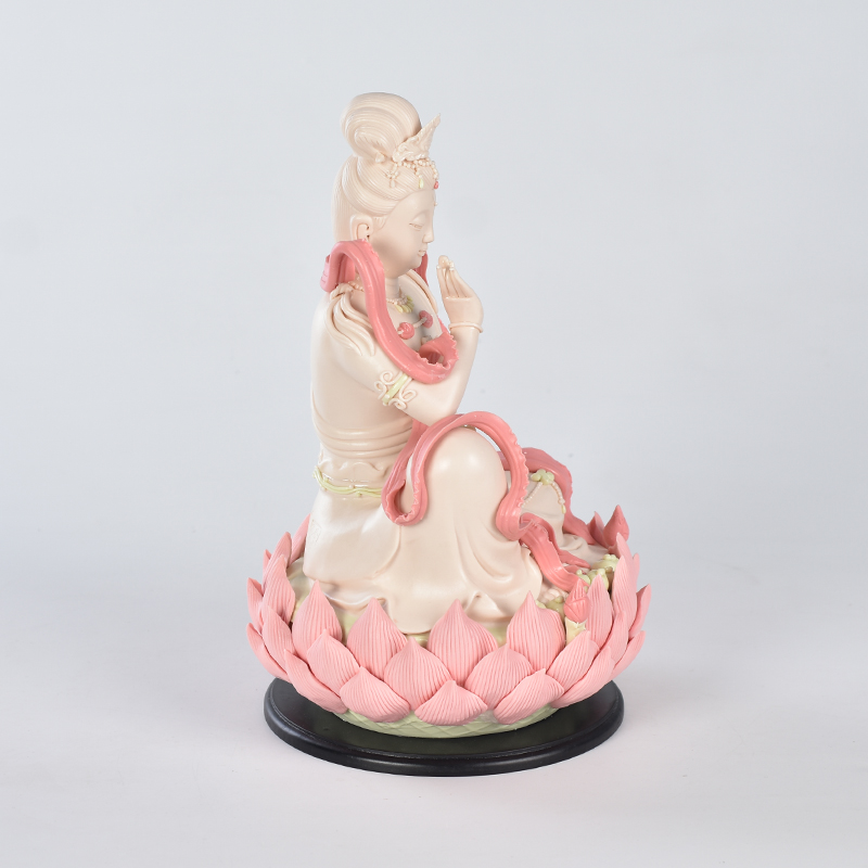 Estátua de cerâmica do Buda Guanyin