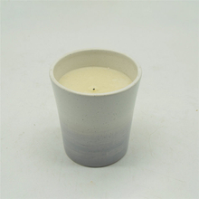 Data usando o copo de vela de cerâmica de mesa