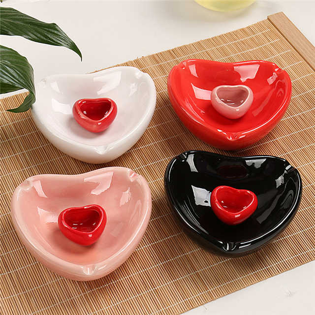 Cinzeiro de cer&acirc;mica branca