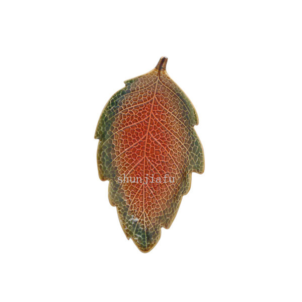 Folha de plátano verde de várias cores placa de cerâmica