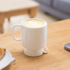 Uma xícara de café de cerâmica branca que pode ser usada nos dois lados