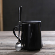 logotipo personalizado caixa de presente caneca de café de porcelana 320 ml Preto 、 branco Combinar com tampa de copo de cerâmica Estilo de linha Copo de cerâmica