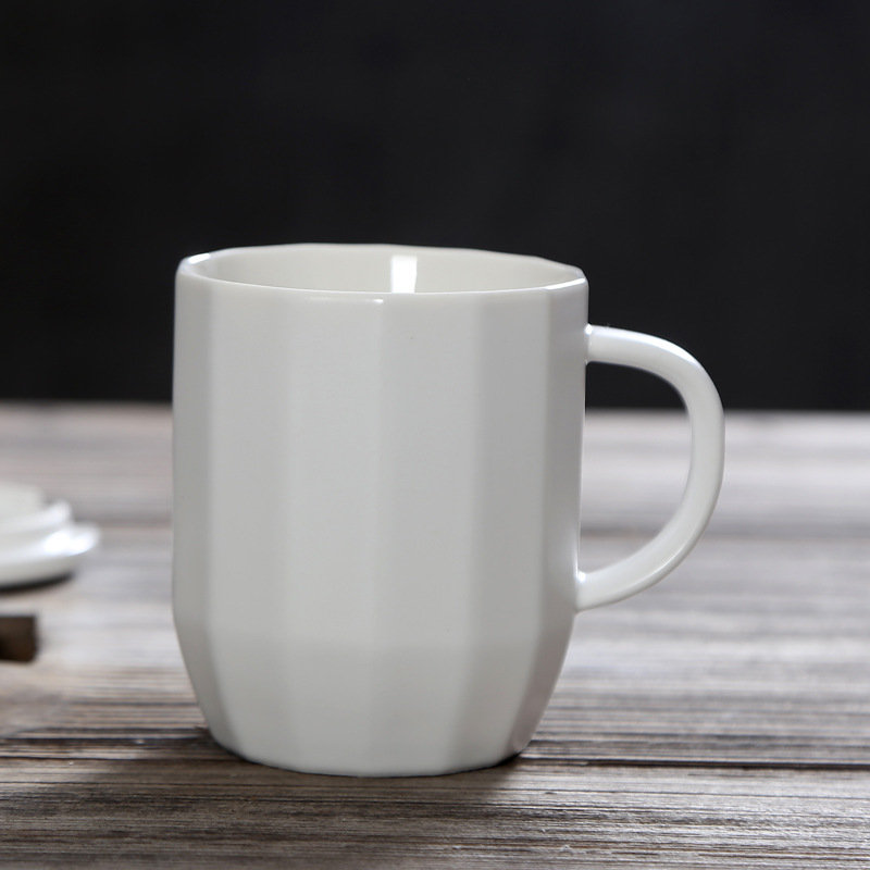 logotipo personalizado caixa de presente caneca de café de porcelana 320 ml Preto 、 branco Combinar com tampa de copo de cerâmica Estilo de linha Copo de cerâmica