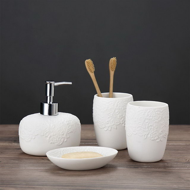 Conjunto de Artesanato feitos à mão Quatro Hotel de Uso Familiar do Banheiro Acessórios Sanitários Acessório do Banheiro Conjunto de Banheiro em Cerâmica