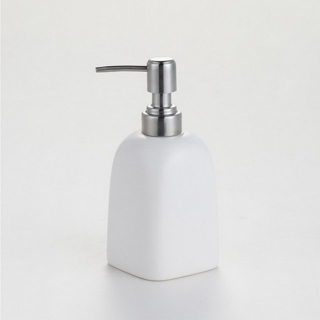 Conjunto de cor branca Cinco acessórios de casa de banho sanitários de uso familiar de banheiro Acessórios de banheiro Conjunto de banheiro de cerâmica